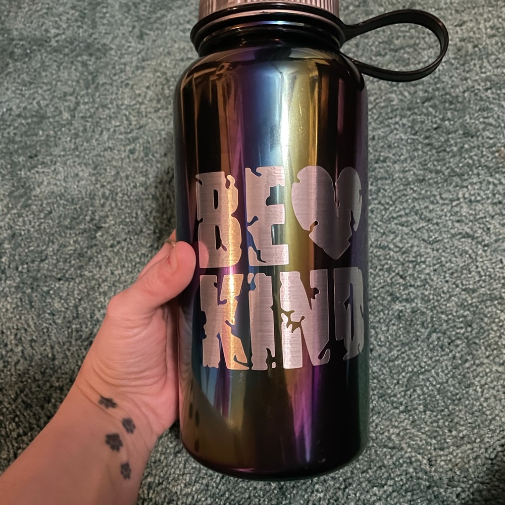 Be kind plastic water bottle 39oz